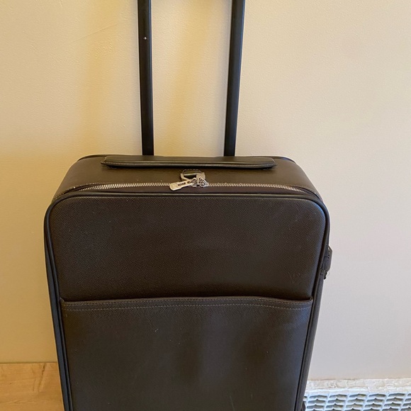 Authentic Louis Vuitton taiga leather pegase 55 carry on - Picture 5 of 9